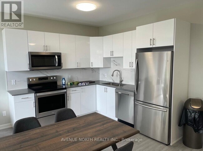 Photo du bâtiment - 876 Baseline Rd