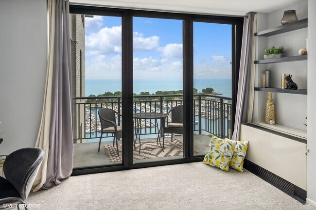 Foto del edificio - 3430 N Lake Shore Dr