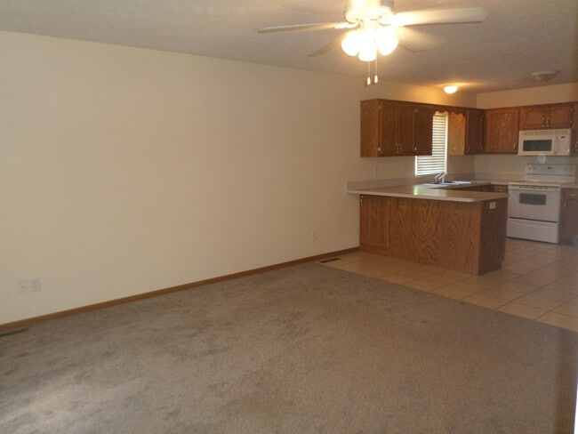 Building Photo - 928-928 Osage St