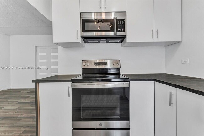 Photo - 1150 Euclid Ave Apartment