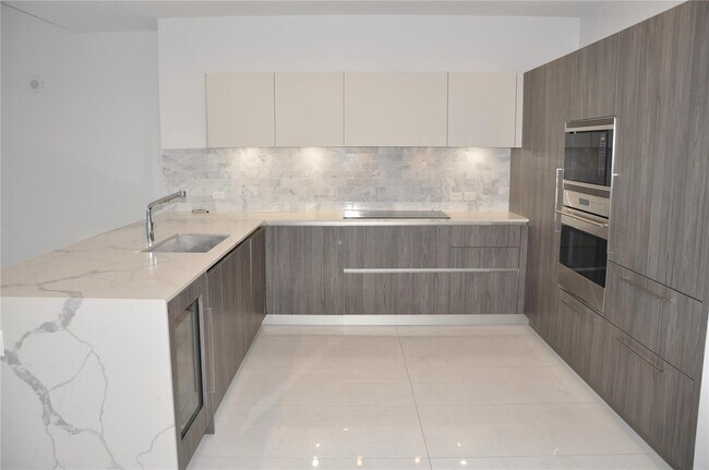 Building Photo - 275 Giralda Ave