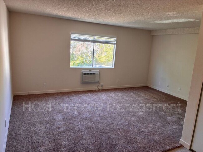 Foto del edificio - 10231 Pinewood Ave