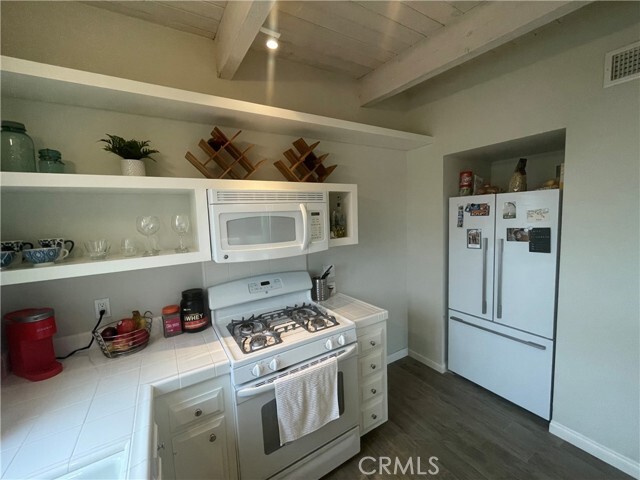 Building Photo - 353 Cedar Way