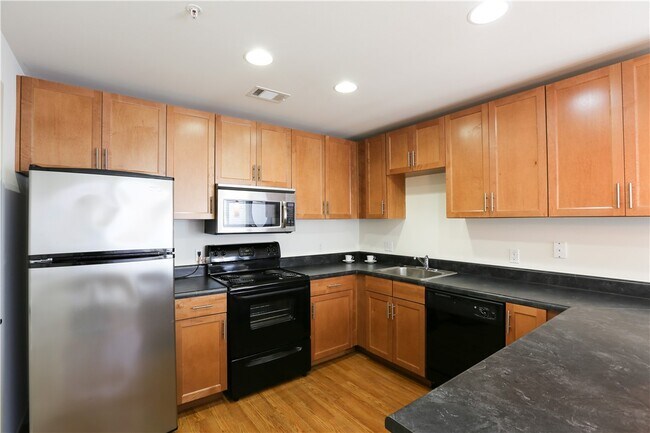 Foto del edificio - 711 W 32nd St