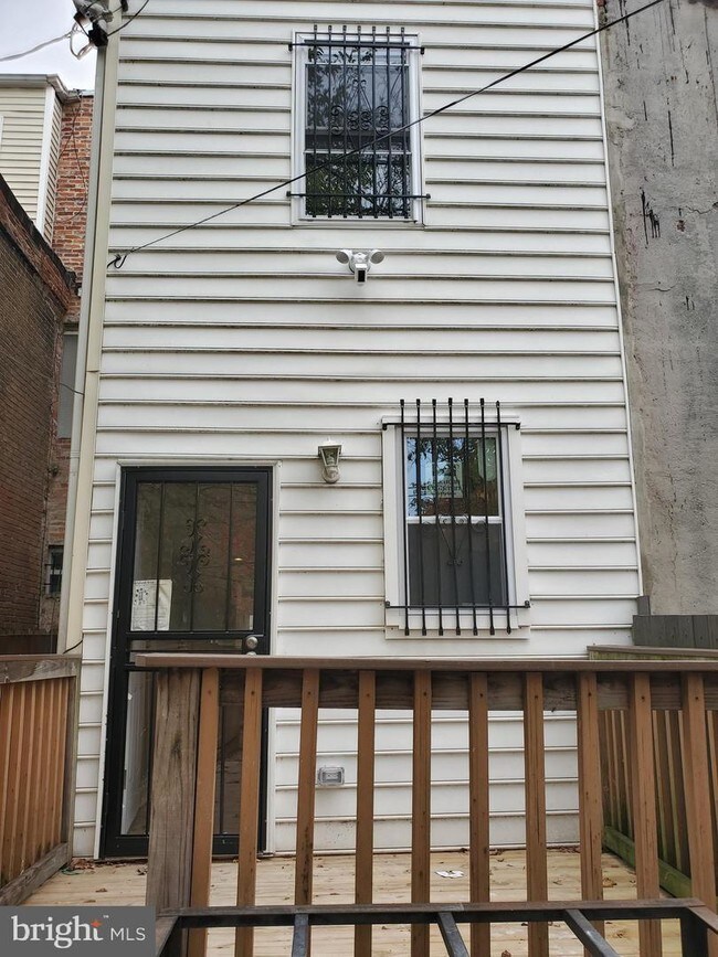 Building Photo - 16 N Gilmor St