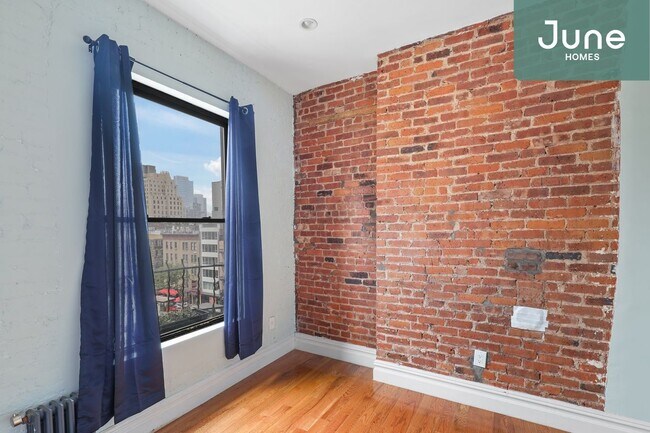 Foto del edificio - ROOM ONLY in 2-bed/1.0-bath Home