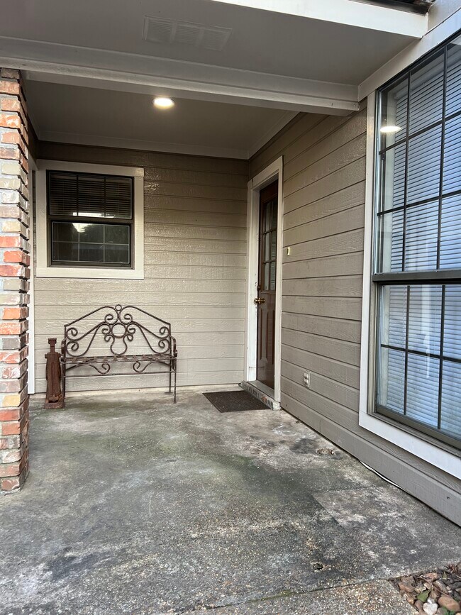 Gated courtyard to entrance. Yard care is included in rent. - 2210 Jackson St
