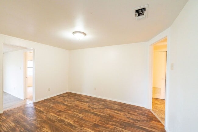 Foto del edificio - 6950 Lark Haven Ln