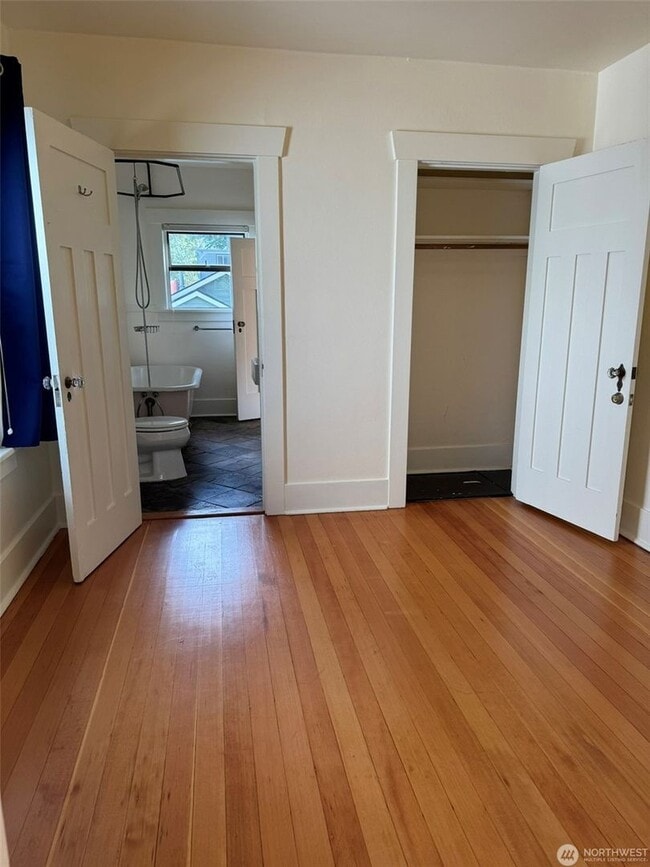Building Photo - 3Bd/1.75Ba Seattle House