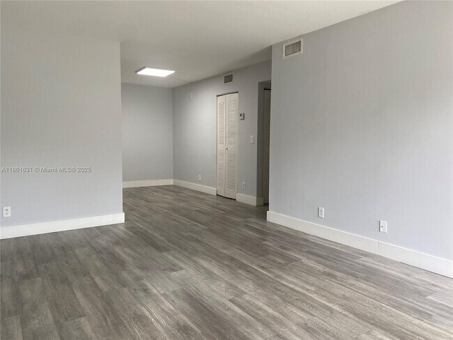 Foto del edificio - 3231 NW 102nd Terrace