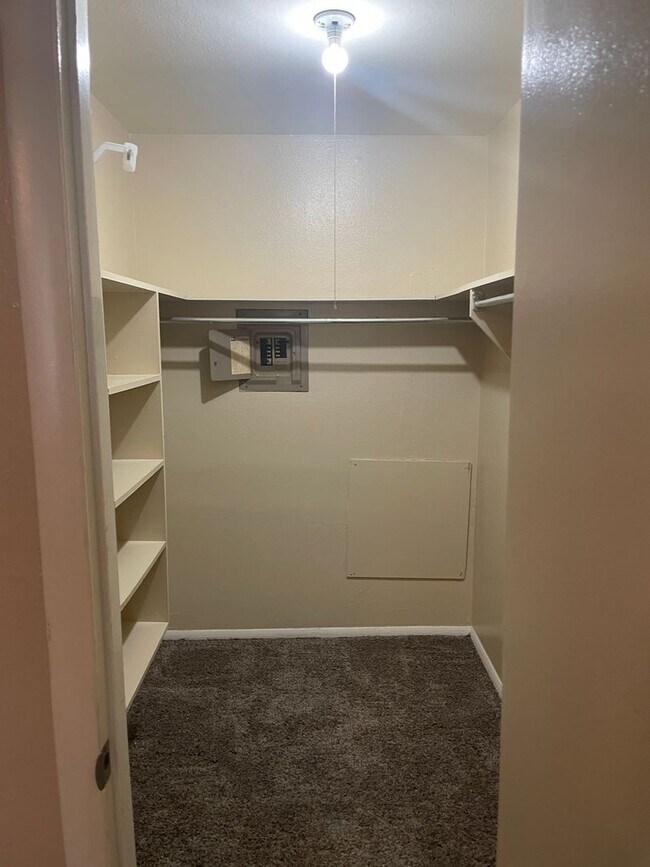 Building Photo - 5937 E 33rd Ct