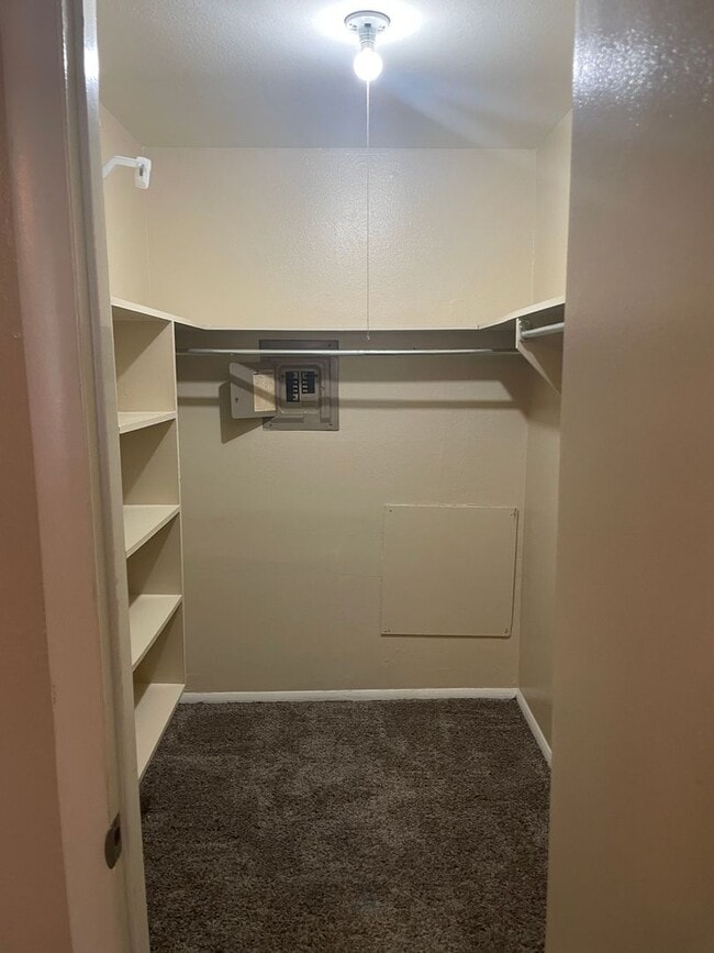 Building Photo - 5937 E 33rd Ct