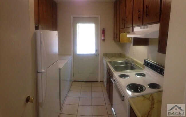 Foto del edificio - 657 Whit Davis Rd