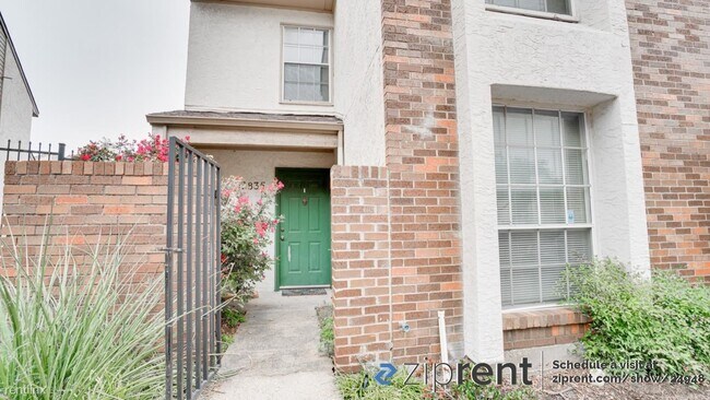 Building Photo - 3 br, 2.5 bath Townhome - 12835 Burninglog...