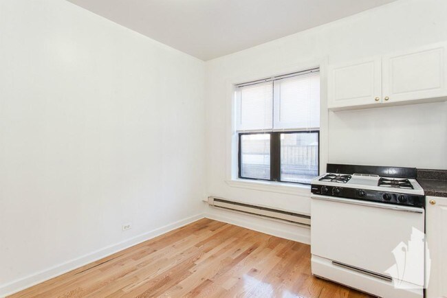 Foto del edificio - 1 bedroom in Chicago IL 60613