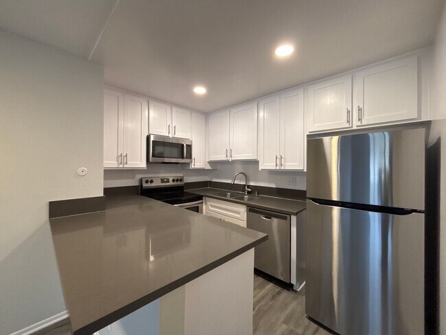 Interior Photo - 2039 North Las Palmas Ave