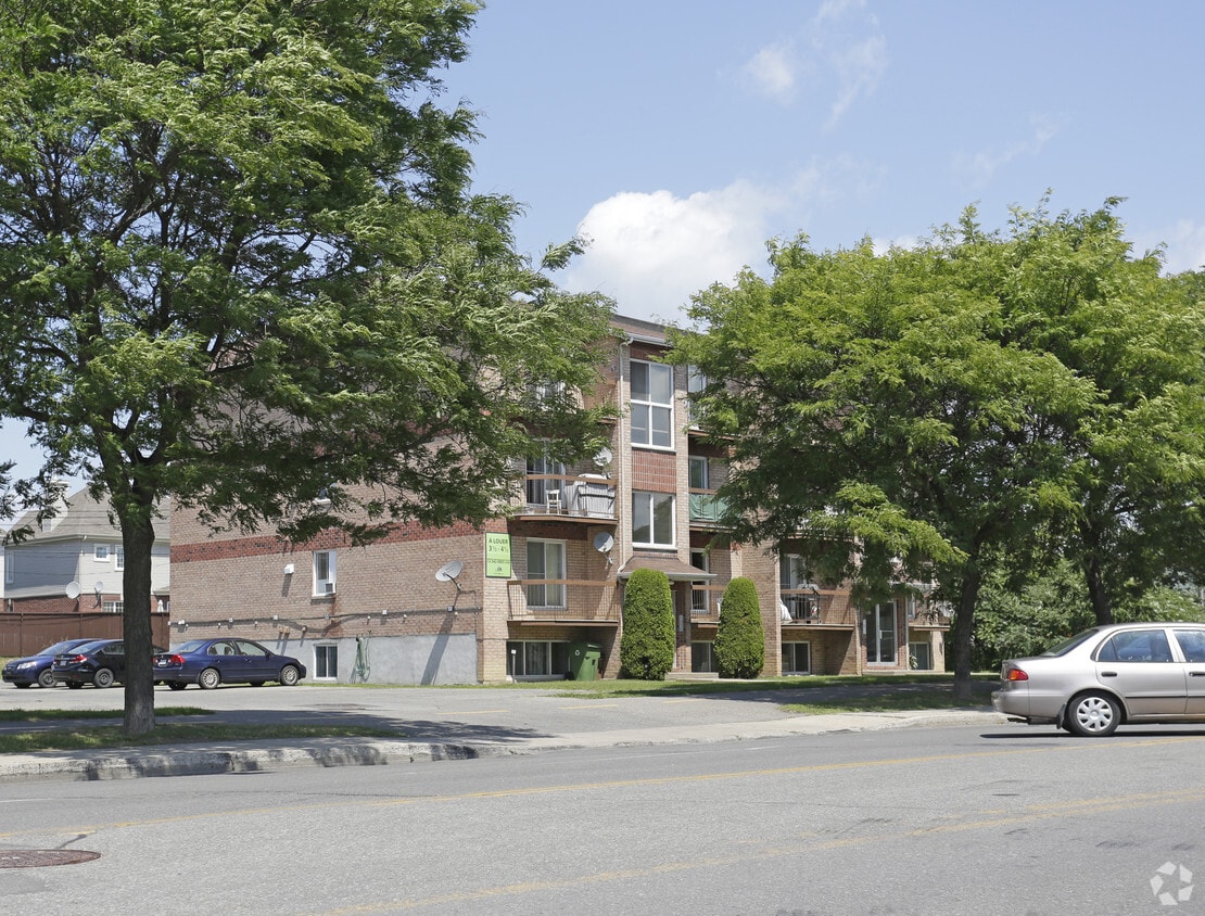 Primary Photo - 18045-18055 de Pierrefonds