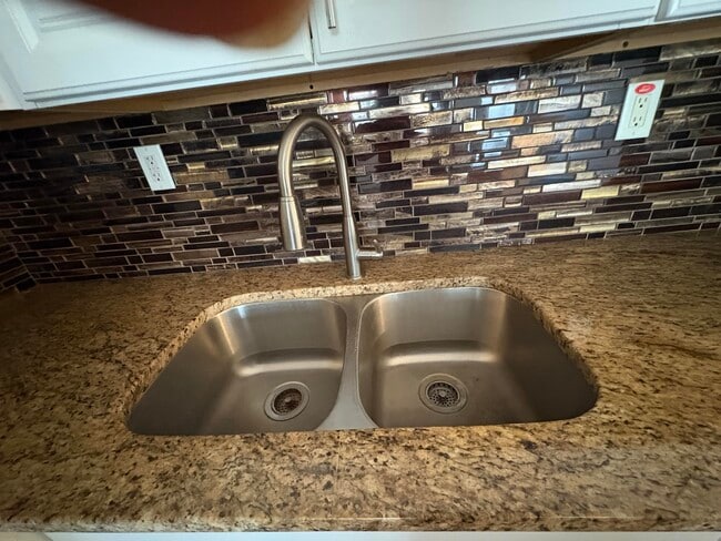 Foto del edificio - 26 Kingswood E