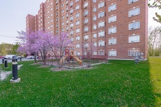 Building Photo - 333 Sidney Belsey Crescent