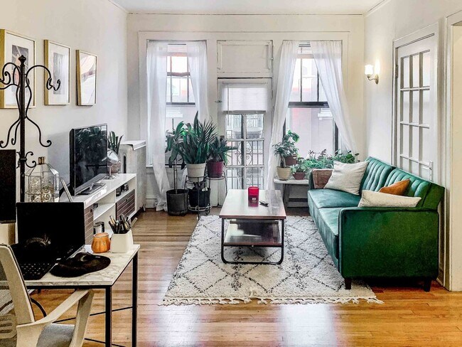 Foto del edificio - 618 W Oakdale Ave