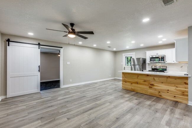 Building Photo - 1407 S 41st St