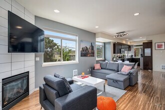 Building Photo - 1220 E Columbia St