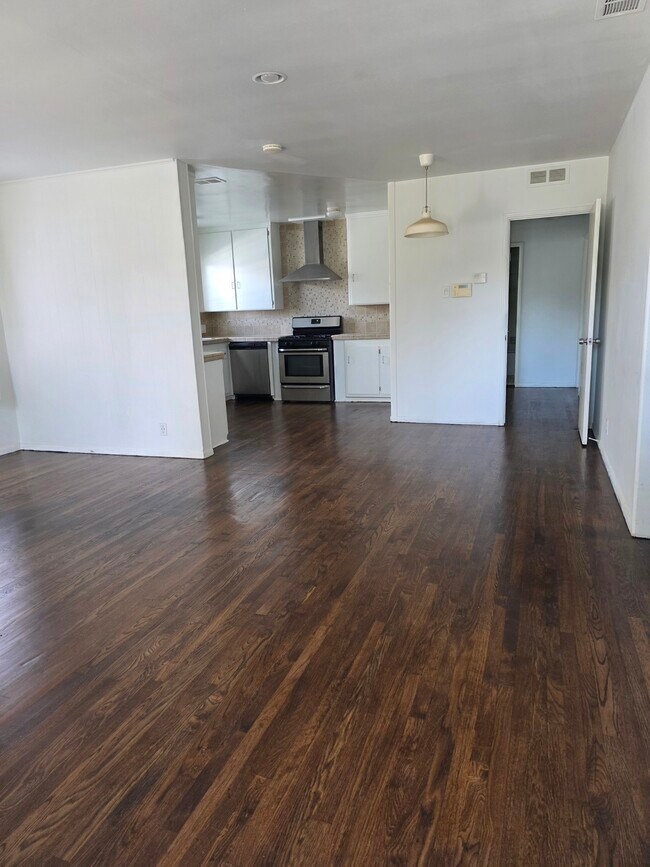 Foto del edificio - 3528 Laurel Ave