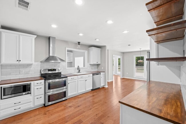 Building Photo - 1501 Cayla Way