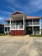 Building Photo - 408 Club Villa Court