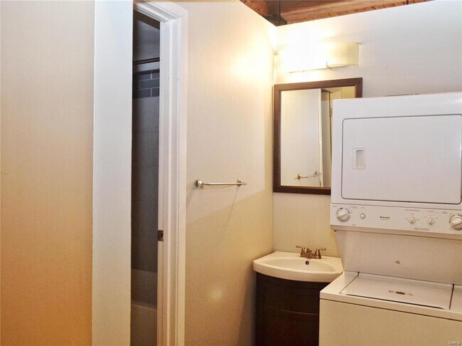 Washer/Dryer - 507 N 13th St