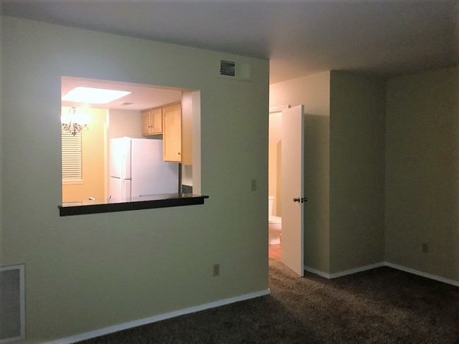 Building Photo - 2536 Siskiyou Blvd