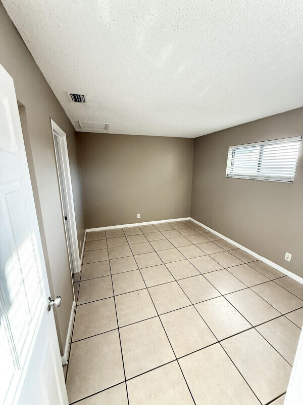 Foto del edificio - 814 N G St