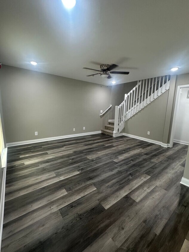 Foto principal - Stylish 2-Bed, 1.5-Bath Condo | Pool, Gym ...