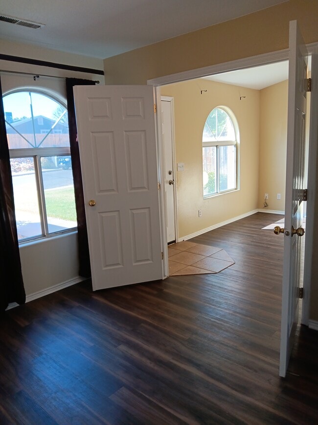 Building Photo - 528 N 2230 E