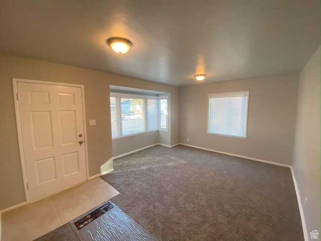 Building Photo - 354 S Brookside Dr