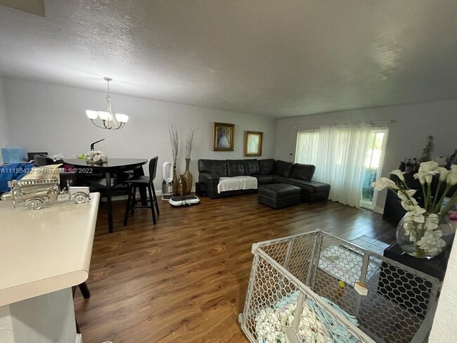 Foto del edificio - 10361 N Kendall Dr