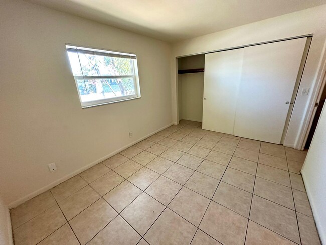 Building Photo - 300 20th St