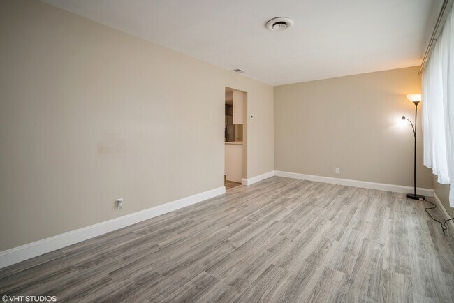 Building Photo - 685 Anthony Trail