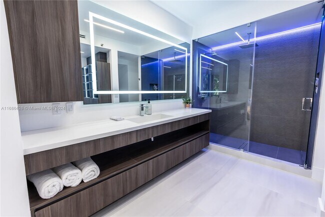 Foto del edificio - 3600 Mystic Pointe Dr