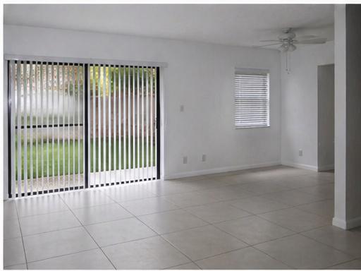Building Photo - 11430-11442 Building Coral Springs