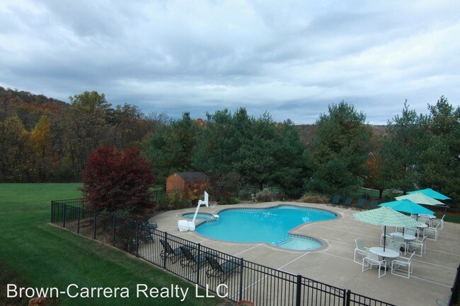 Foto del edificio - 15383 Hillsboro Rd