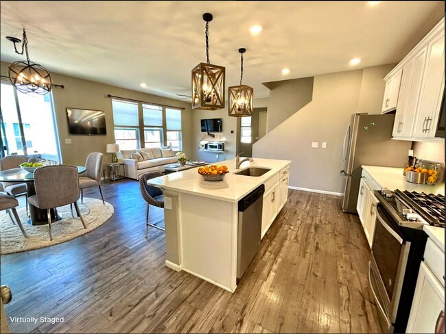 Foto del edificio - Better Than New! Stunning 4-year old Home with High-End Finishes