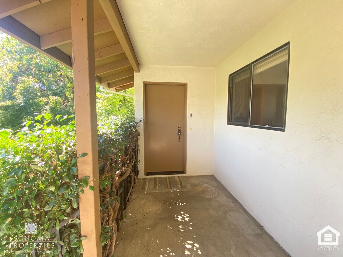 Primary Photo - 2BD/2BA Upper-Level Condo on Sonoma's East...