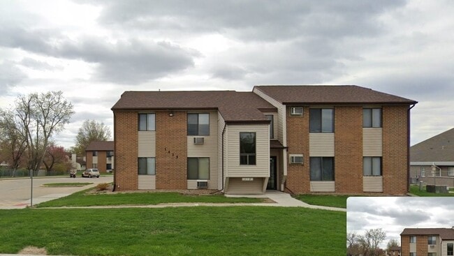 Building Photo - 1425 N 11th Ave E