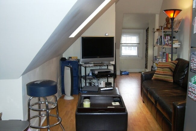 Building Photo - 13 Mansfield St