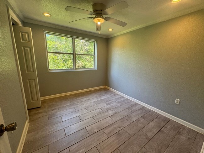 Building Photo - 2 Bedroom 1 Bathroom Duplex in Marianna Fl
