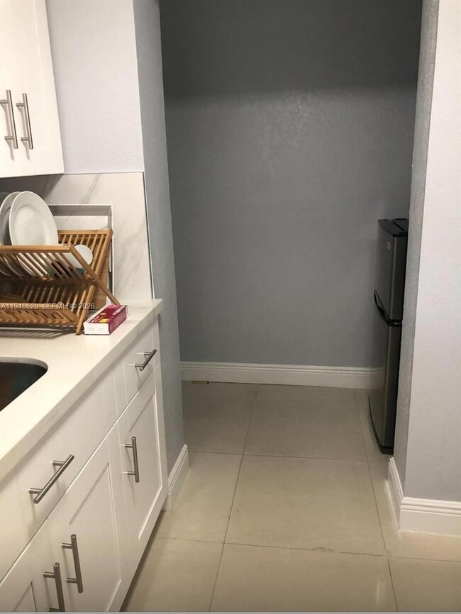 Building Photo - 411 W 31st Pl