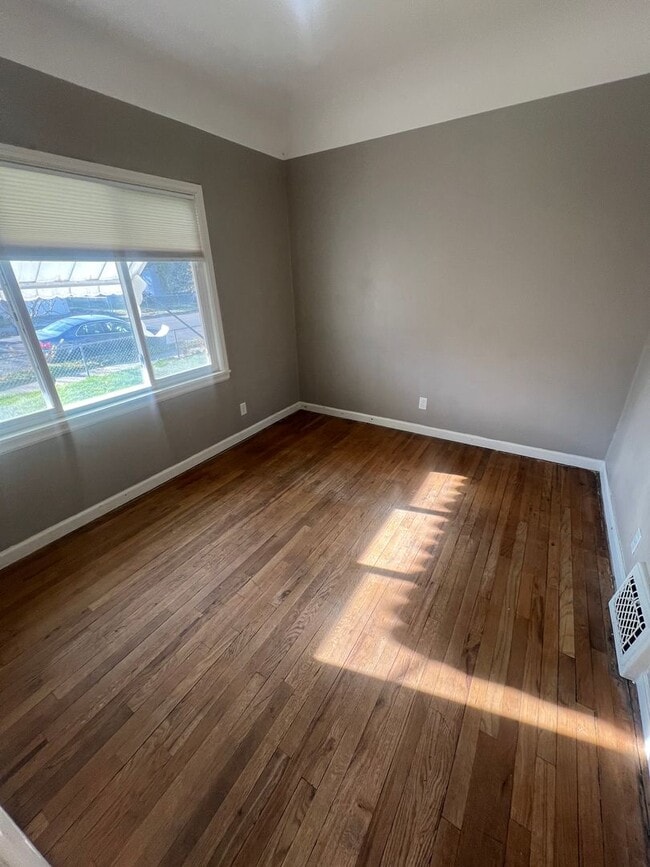 Building Photo - 604 N 10th Ave