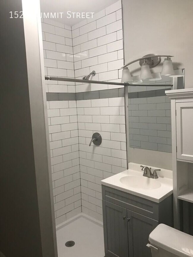 Foto del edificio - 1528 Summit St