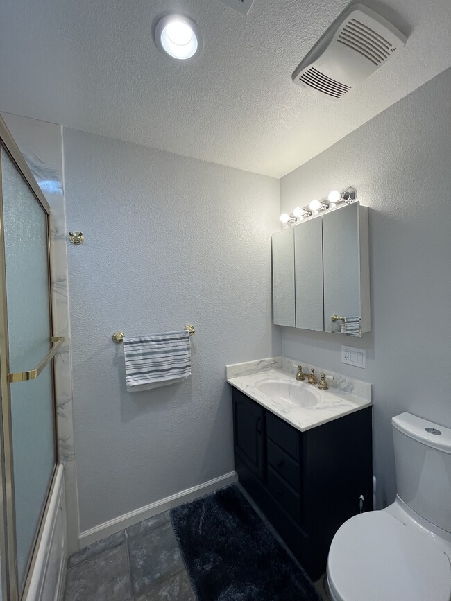 Building Photo - 420 Ventura Pl